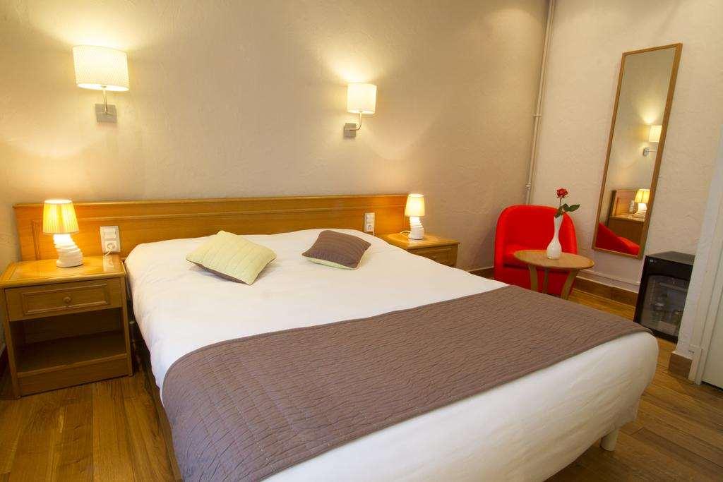 Brit Hotel Roanne - Le Grand Hotel Camera foto