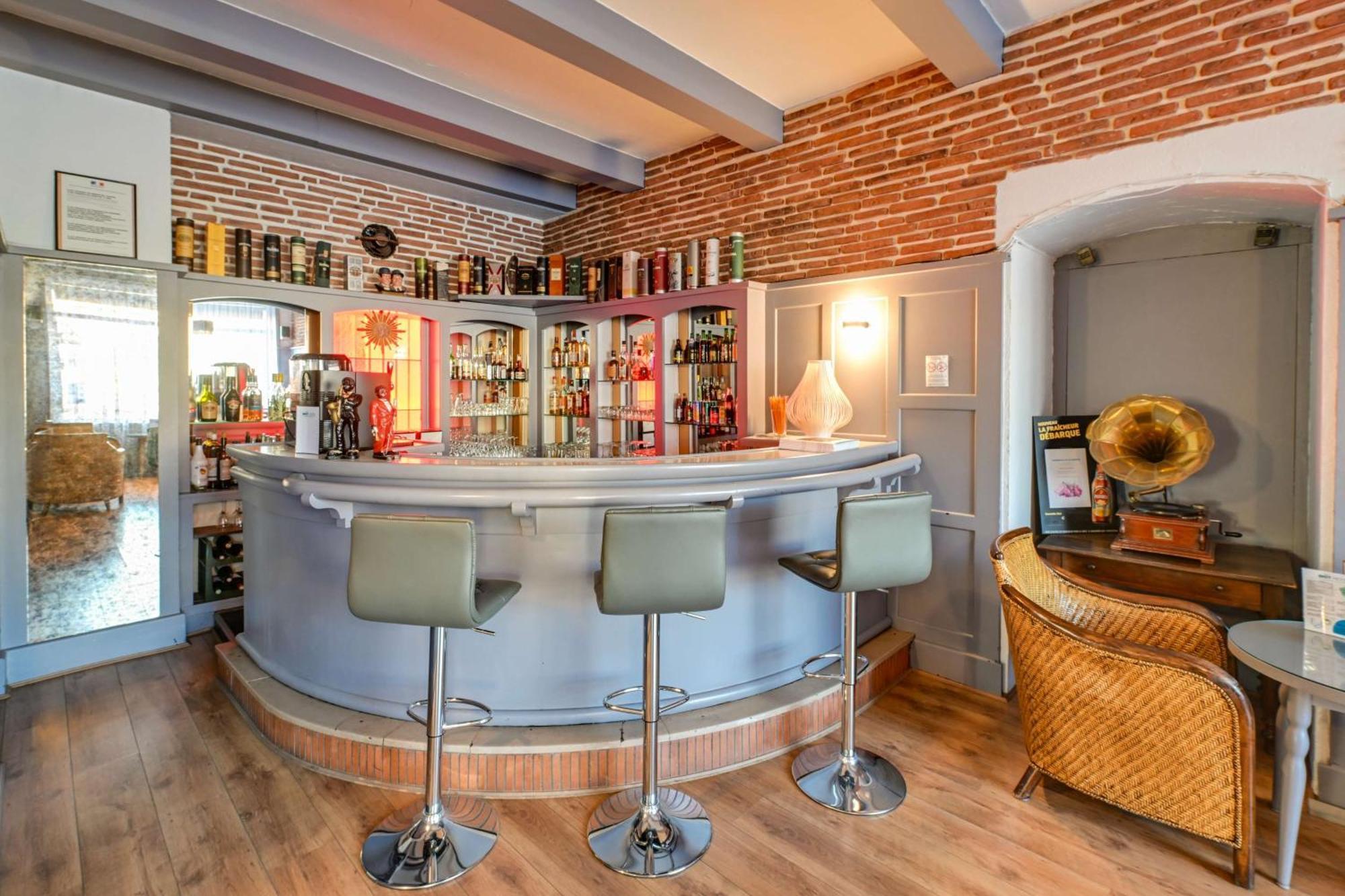 Brit Hotel Roanne - Le Grand Hotel Esterno foto