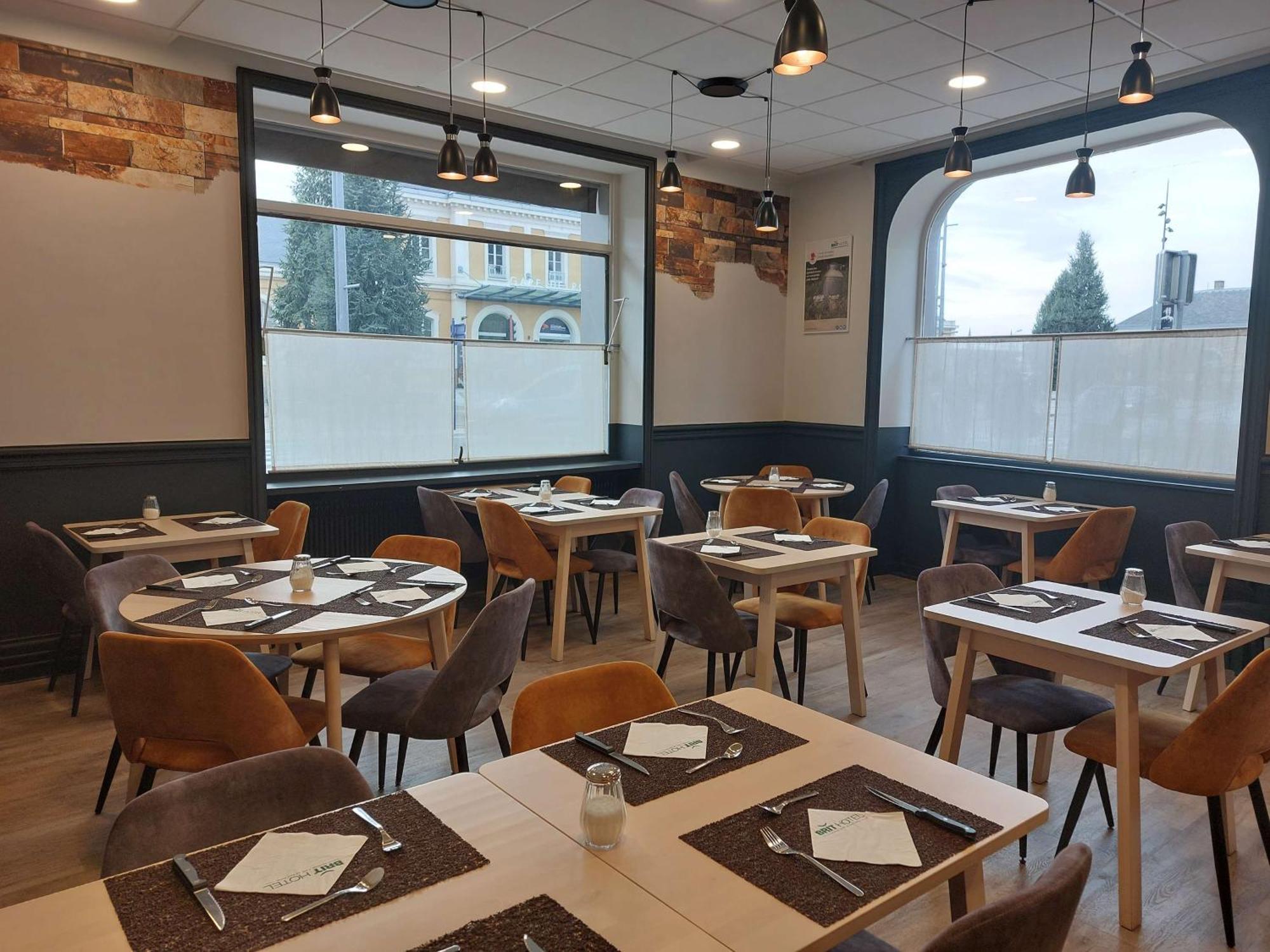 Brit Hotel Roanne - Le Grand Hotel Esterno foto