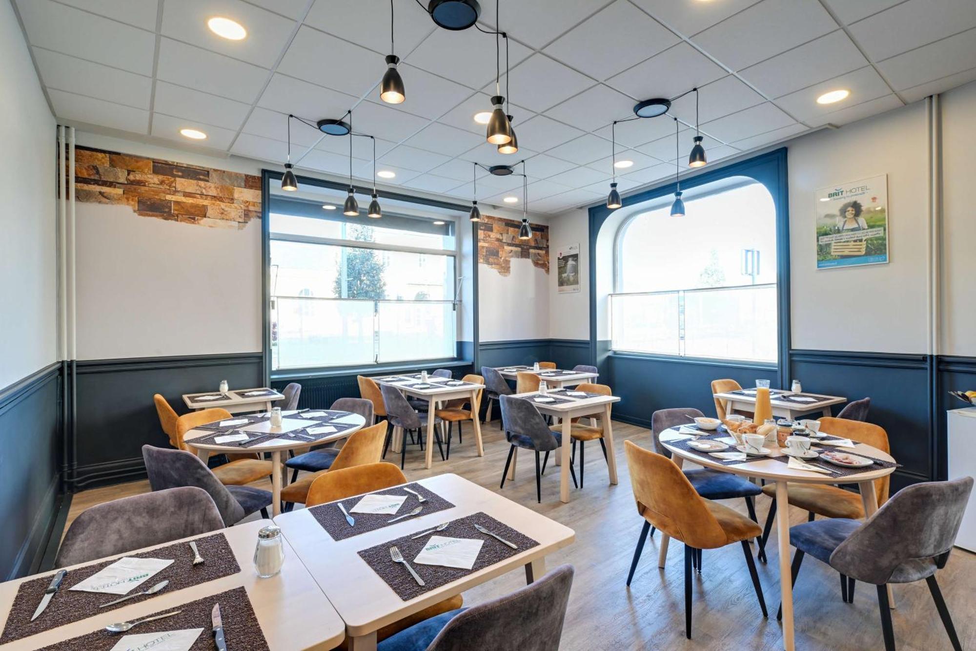 Brit Hotel Roanne - Le Grand Hotel Esterno foto