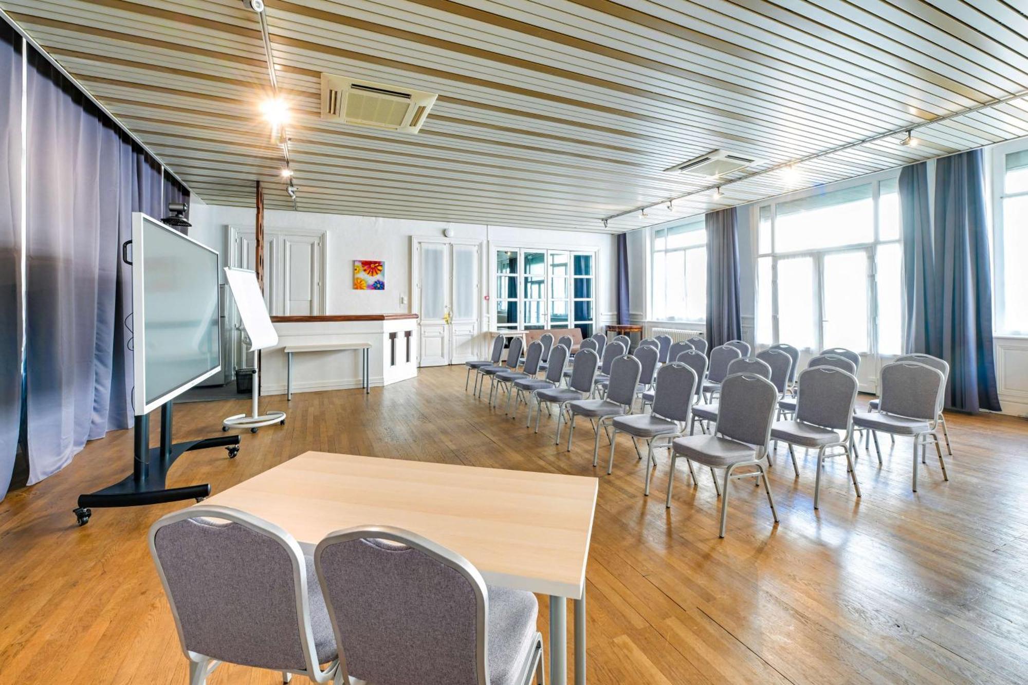 Brit Hotel Roanne - Le Grand Hotel Esterno foto