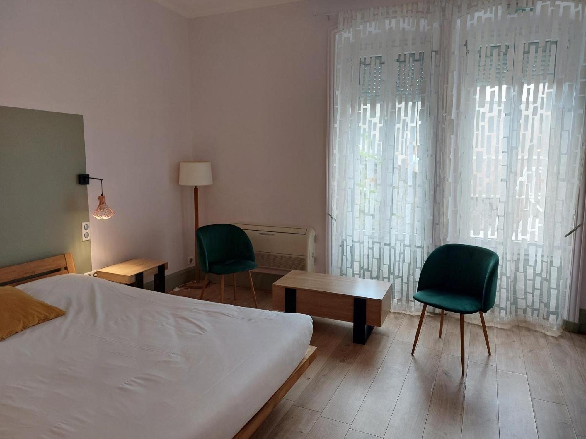 Brit Hotel Roanne - Le Grand Hotel Esterno foto