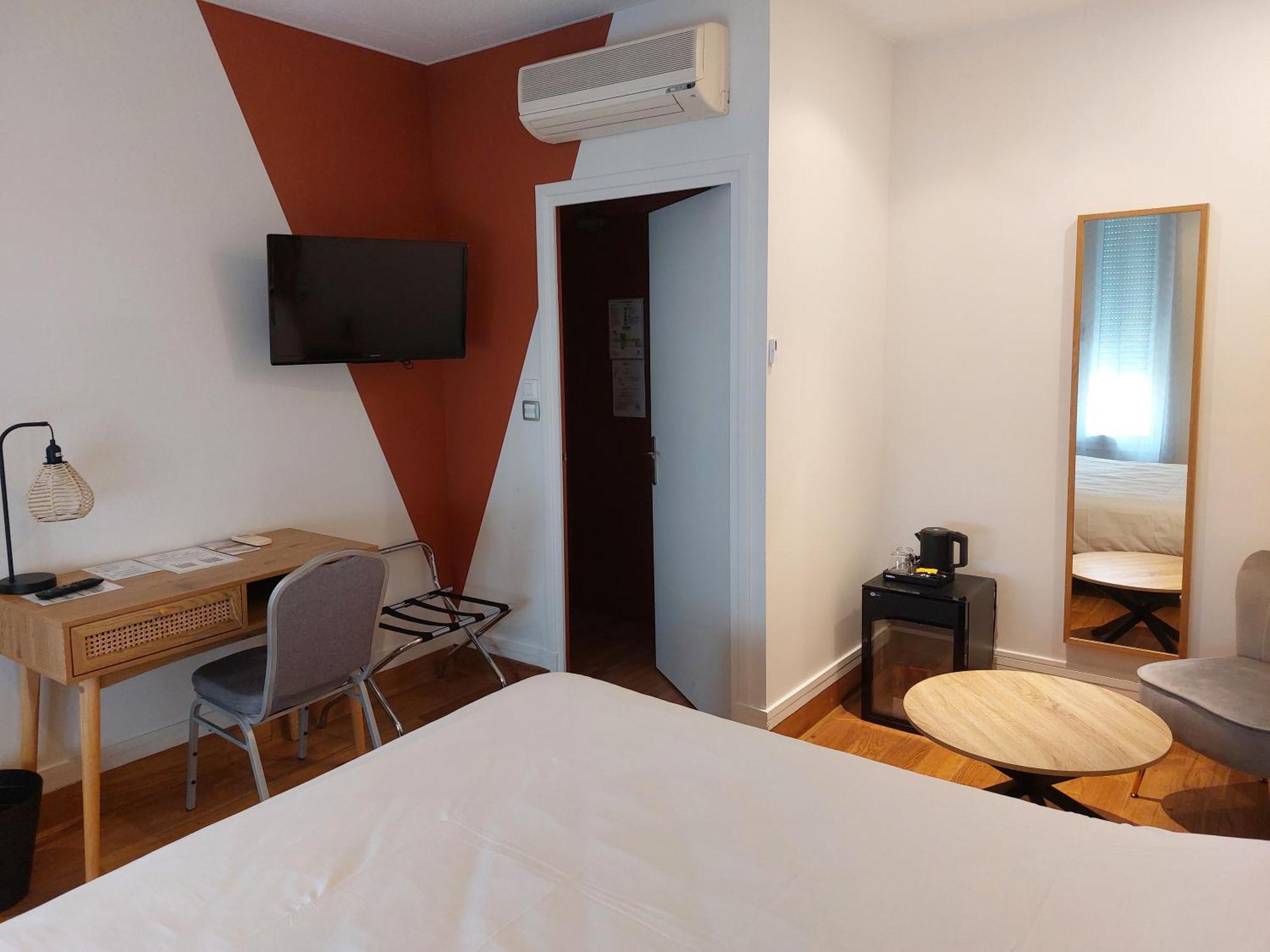Brit Hotel Roanne - Le Grand Hotel Esterno foto
