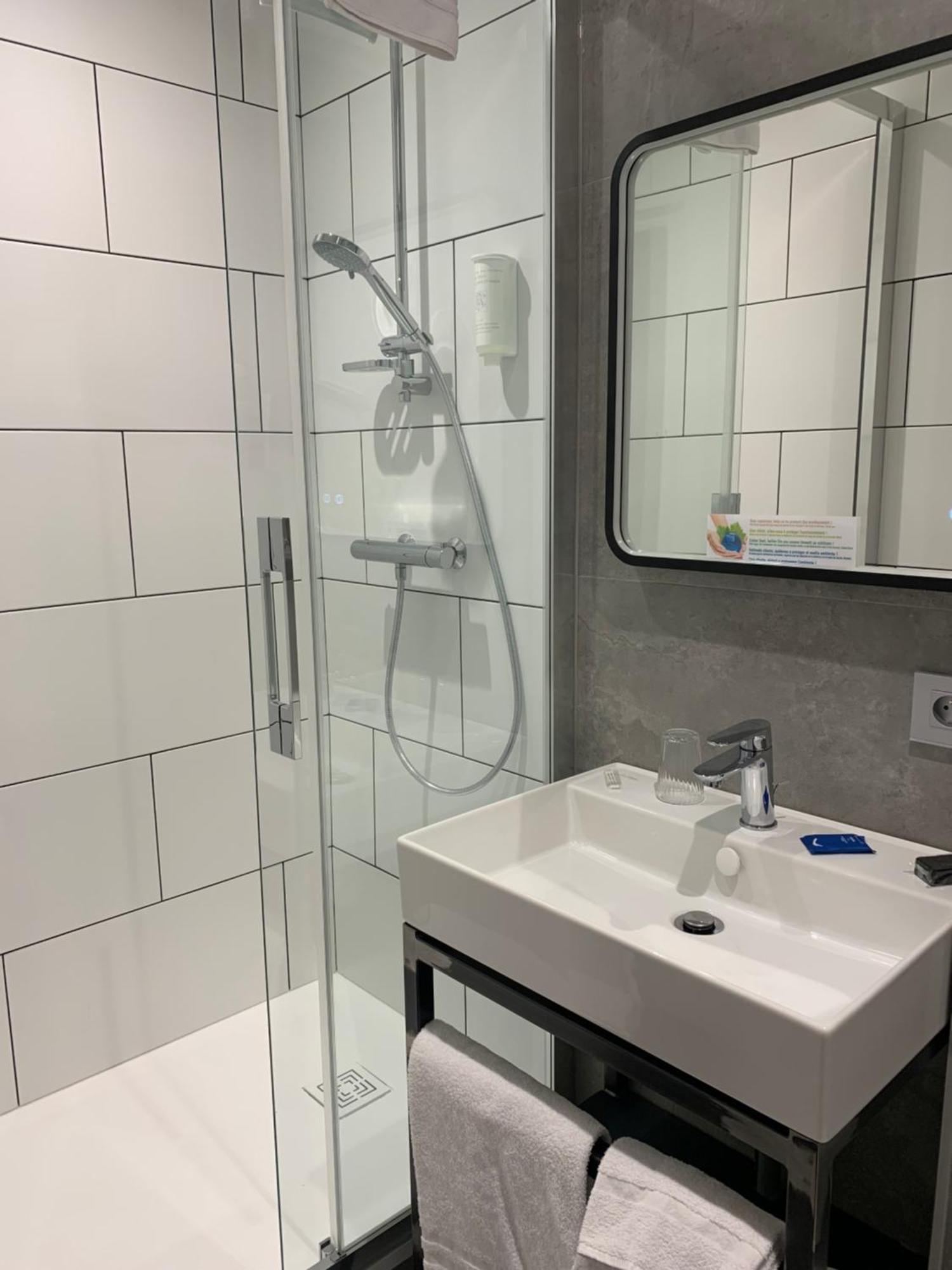 Brit Hotel Roanne - Le Grand Hotel Esterno foto
