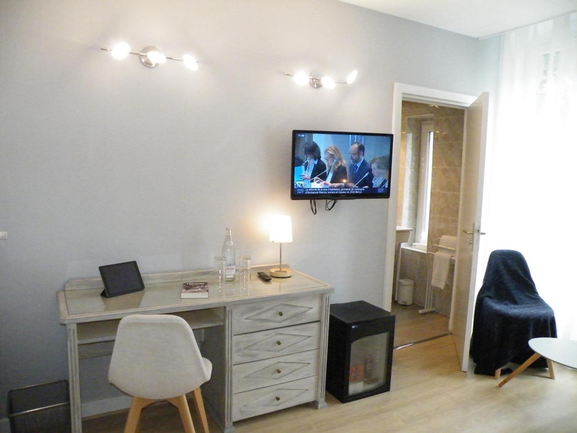 Brit Hotel Roanne - Le Grand Hotel Esterno foto