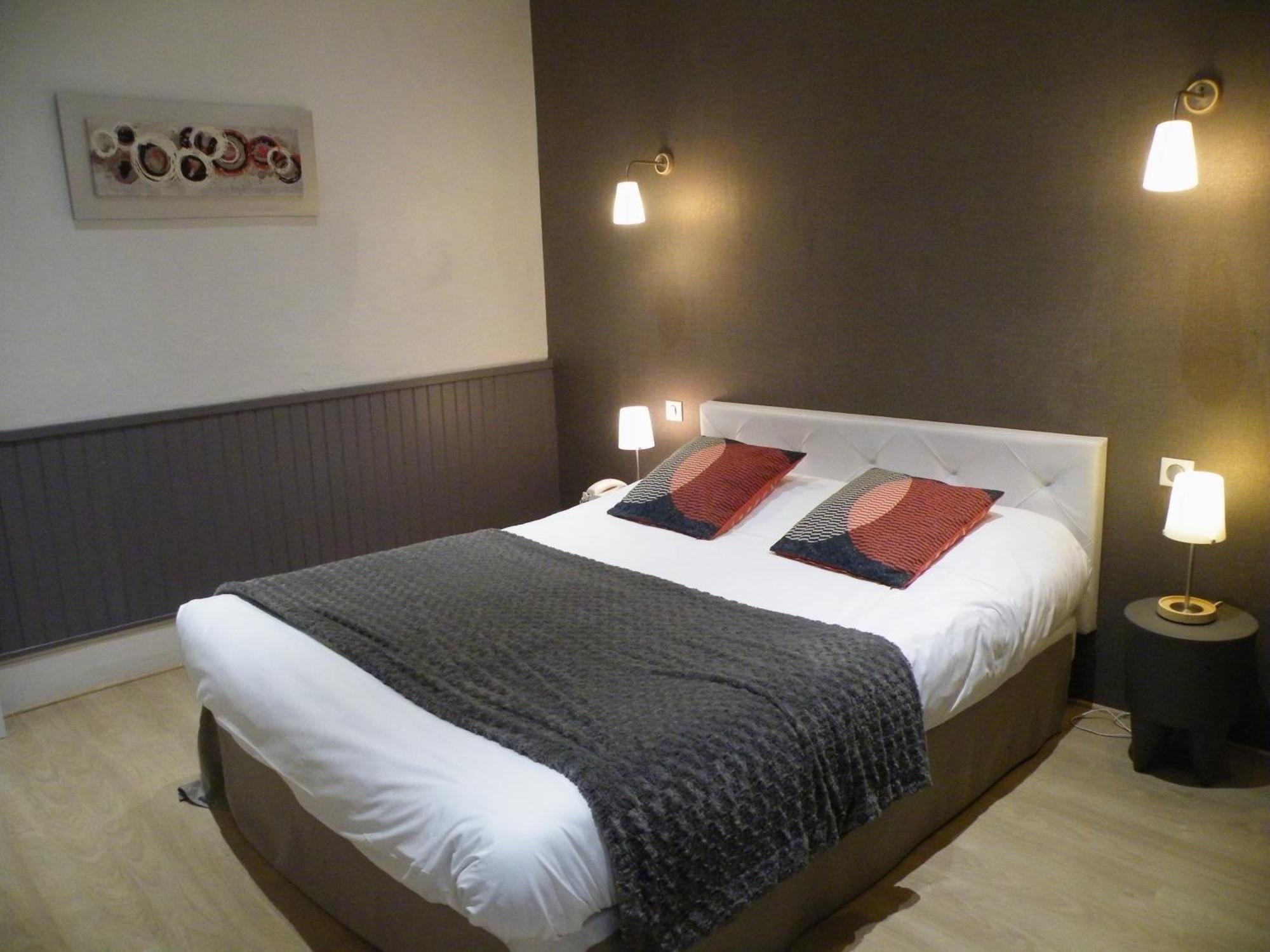 Brit Hotel Roanne - Le Grand Hotel Esterno foto
