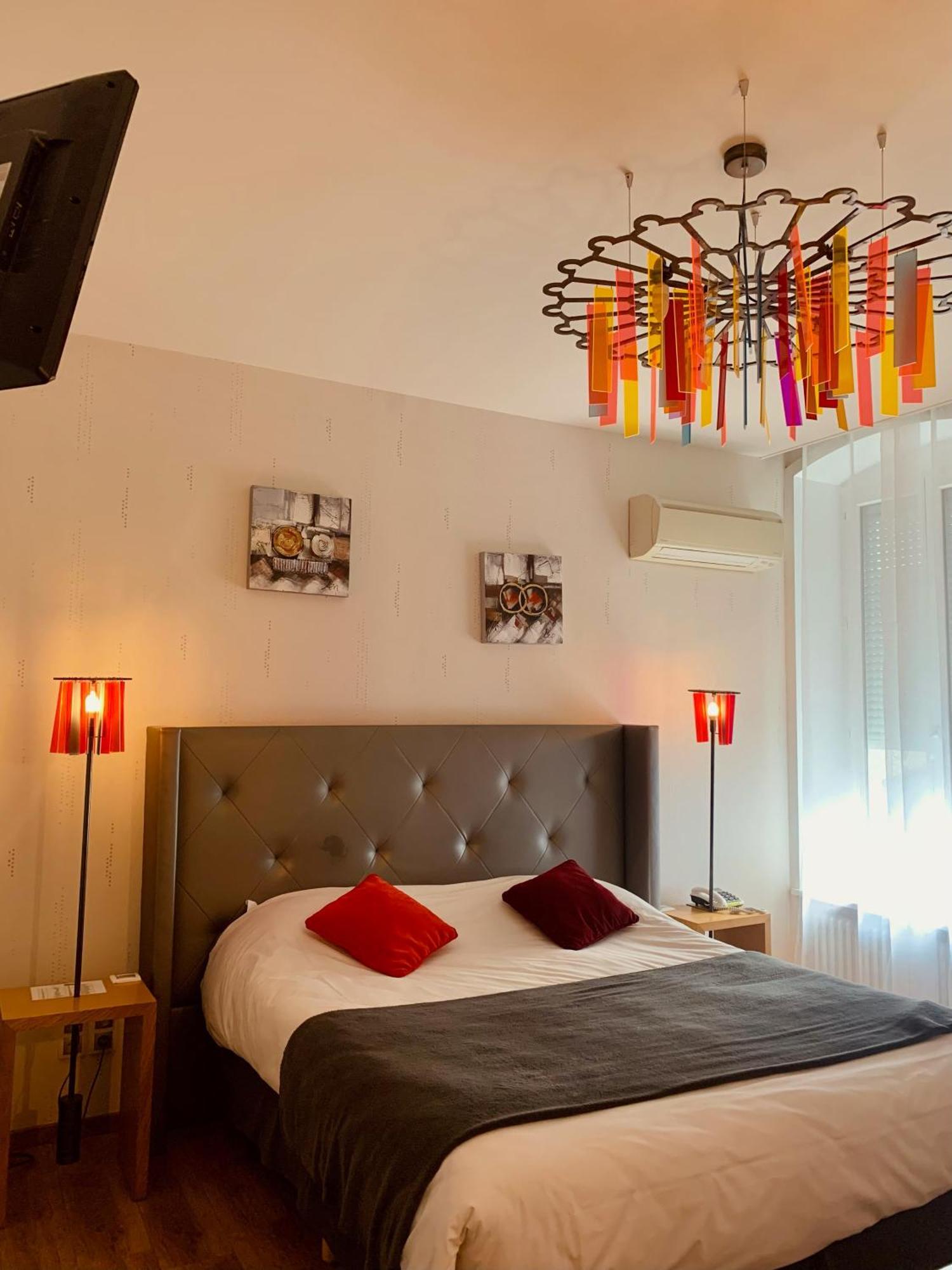 Brit Hotel Roanne - Le Grand Hotel Esterno foto
