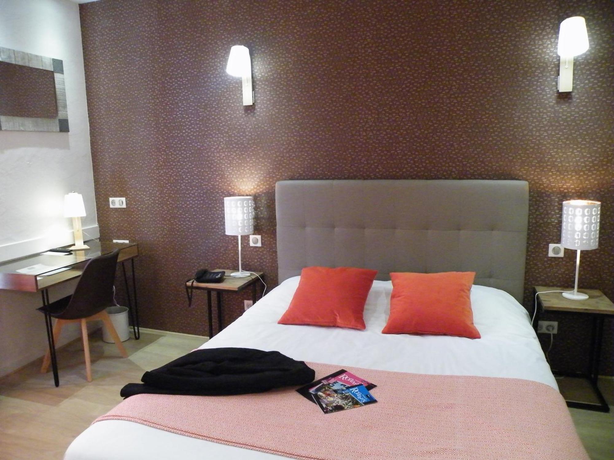 Brit Hotel Roanne - Le Grand Hotel Esterno foto