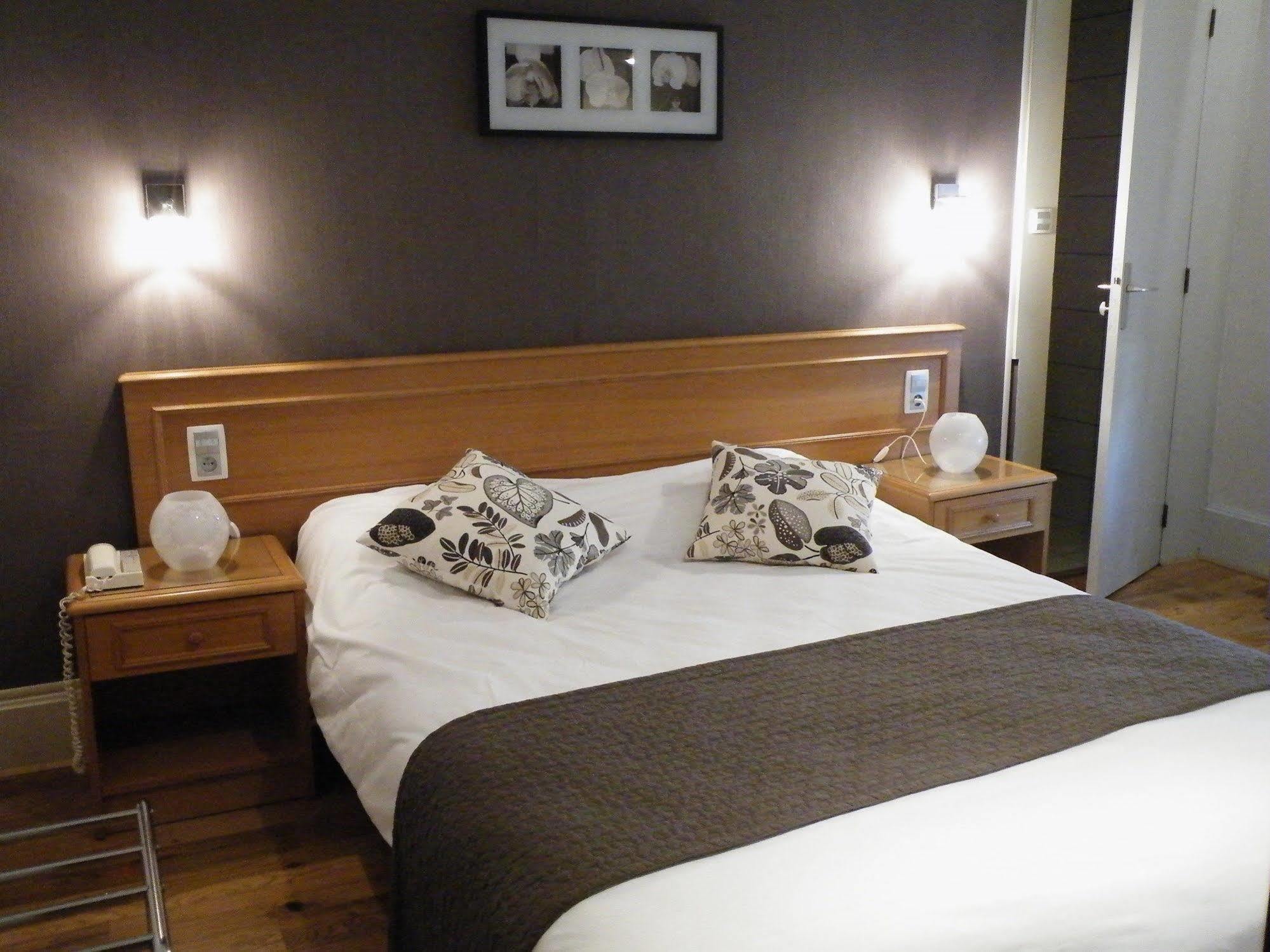 Brit Hotel Roanne - Le Grand Hotel Esterno foto