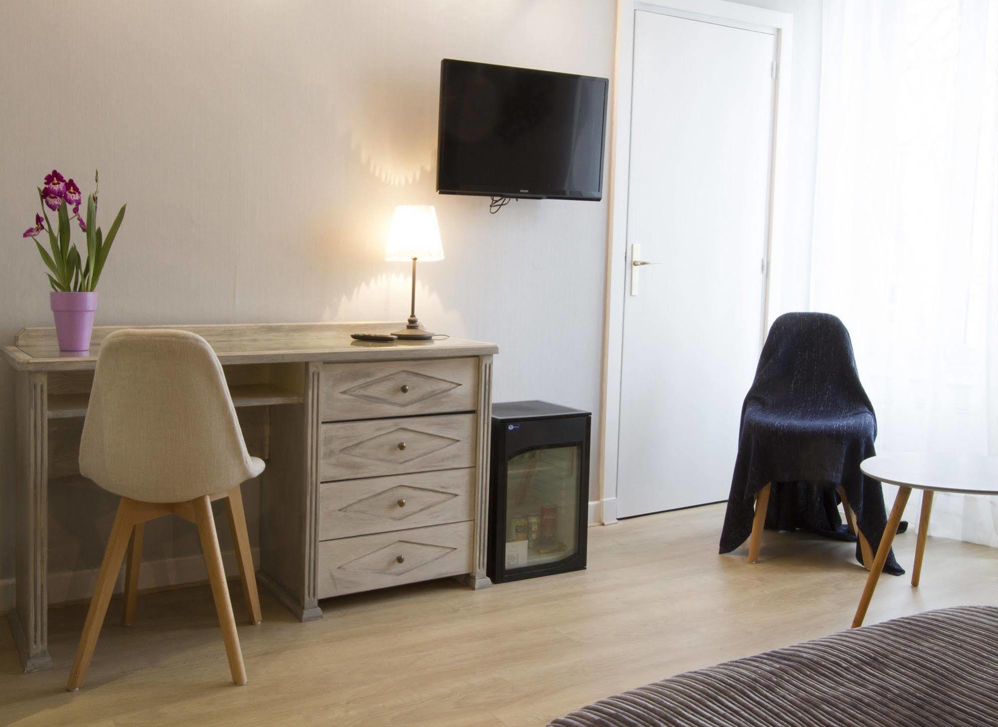 Brit Hotel Roanne - Le Grand Hotel Esterno foto
