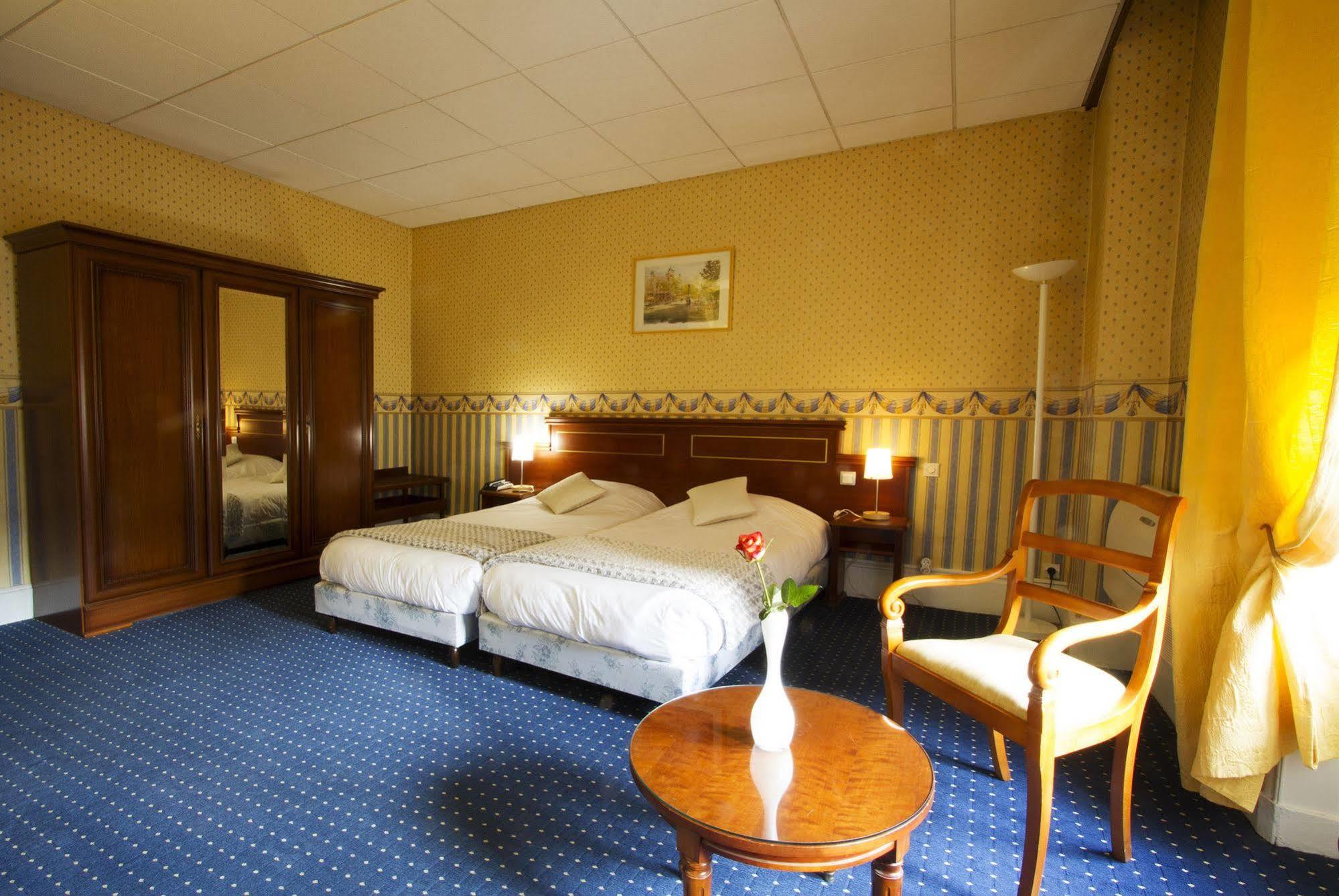 Brit Hotel Roanne - Le Grand Hotel Esterno foto